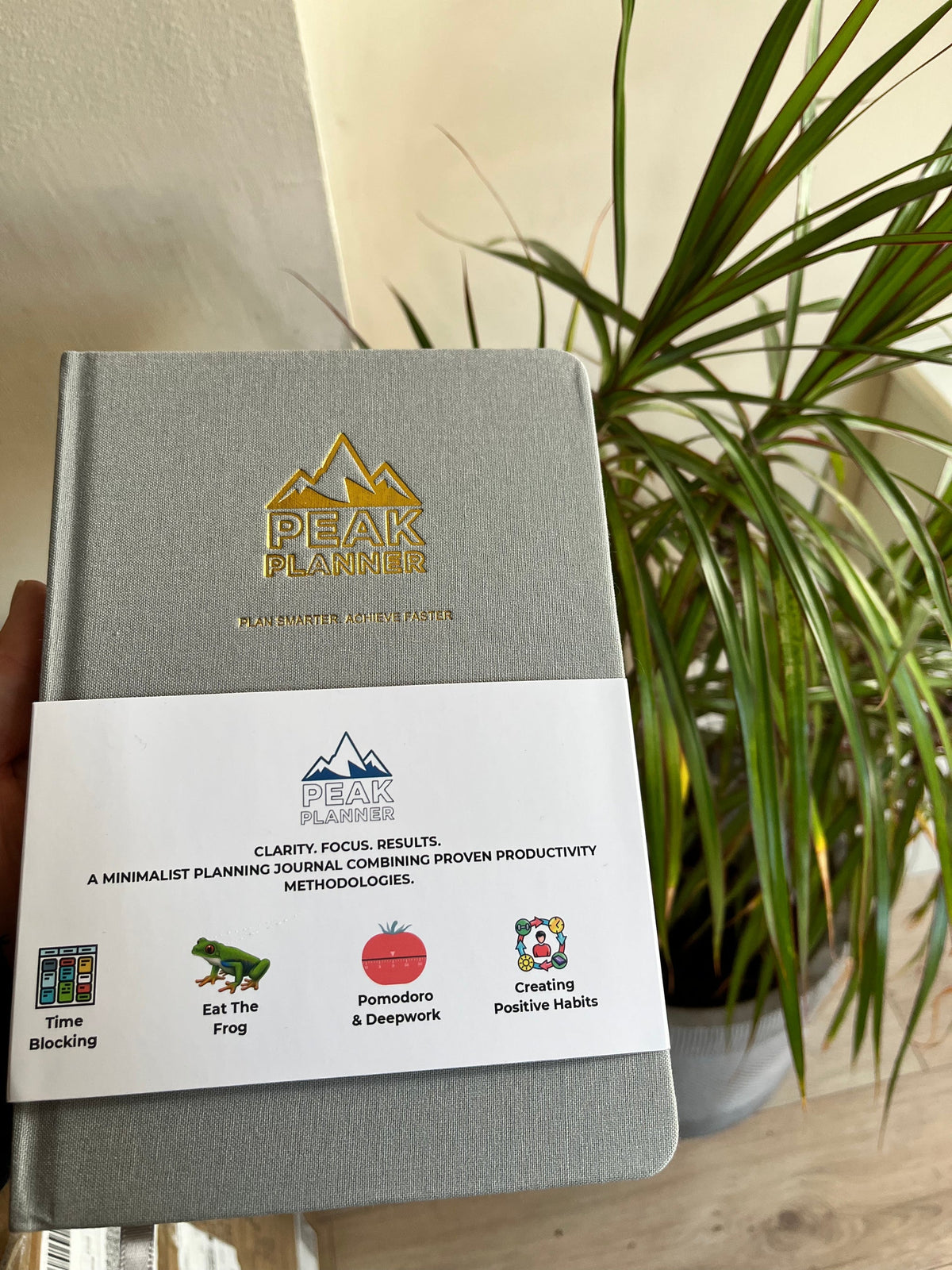 Peak Planner A5 grey edition with gold logo